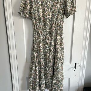 Chic Floral Midi Dress in Green